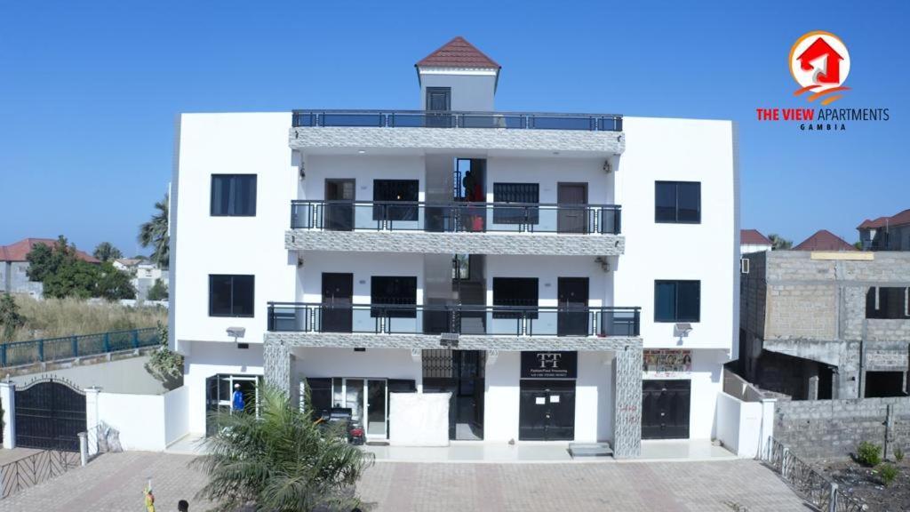 The View Apartments Brusubi Екстер'єр фото